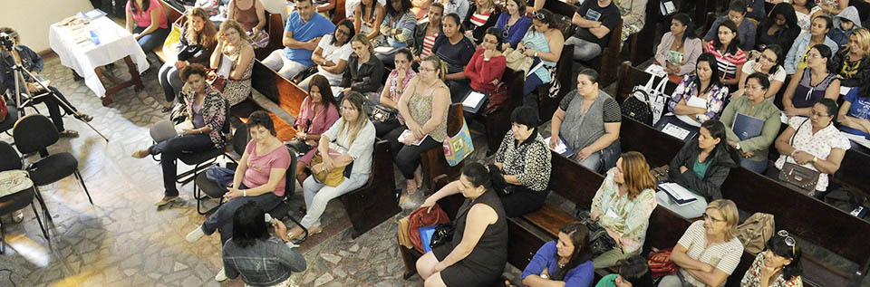 Capa da notícia: Professores lotam encontro do V Fale