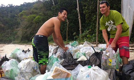 Capa da notícia: Ilha da Gipoia recebe voluntários do Clean Up Day