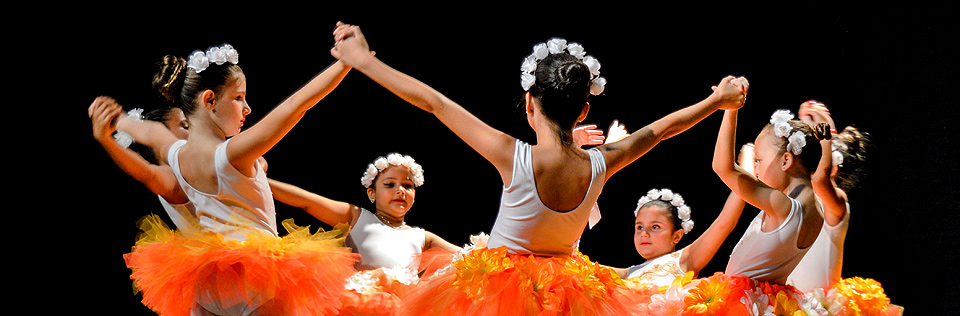 Capa da notícia: Peças infantis, música, dança e comédia marcam abril