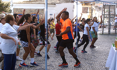 Capa da notícia: Atividades físicas no Centro e caminhada ao Colégio Naval