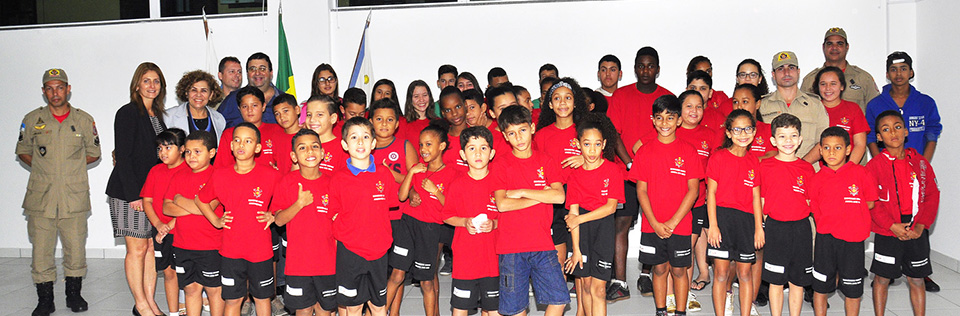 Capa da notícia: Aula inaugural inicia projeto Bombeiros Mirins
