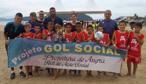 Capa da notícia: Crianças do Gol Social participam do Domingo em Família
