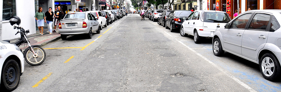 Capa da notícia: Tapa Buraco interdita Avenida Raul Pompéia