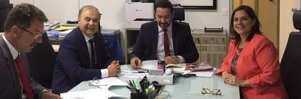 Capa da notícia: Prefeito tenta receber recursos do Comprev