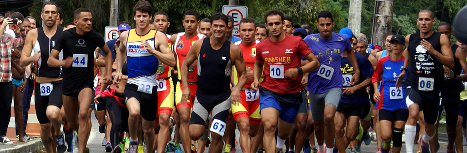 Capa da notícia: Aquathlon e canoagem agitaram a praia do Colégio Naval