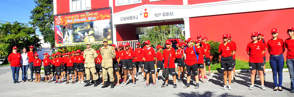 Capa da notícia: Alunos do projeto Bombeiro Mirim visitam 10º GBM
