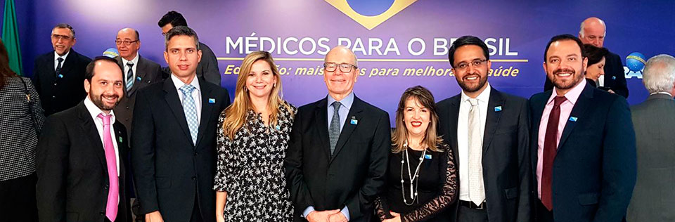 Capa da notícia: Curso de medicina em Angra é confirmado em ato em Brasília