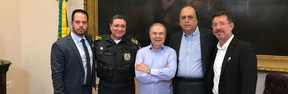 Capa da notícia: Prefeito pede mais segurança para Angra ao governador Pezão