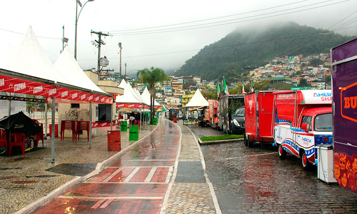 Capa da notícia: Tudo pronto para mais um dia de Angra Moto Fest 