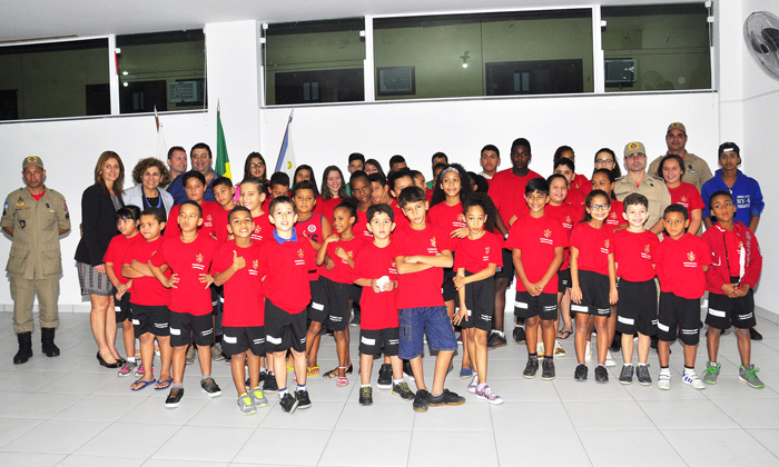 Capa da notícia: Alunos do Bombeiro Mirim se formam no próximo dia 30
