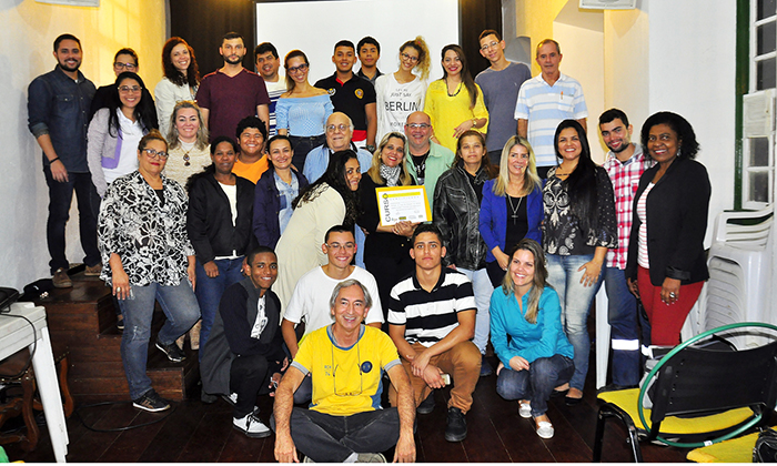 Capa da notícia: Formandos do curso de fotografia recebem certificado