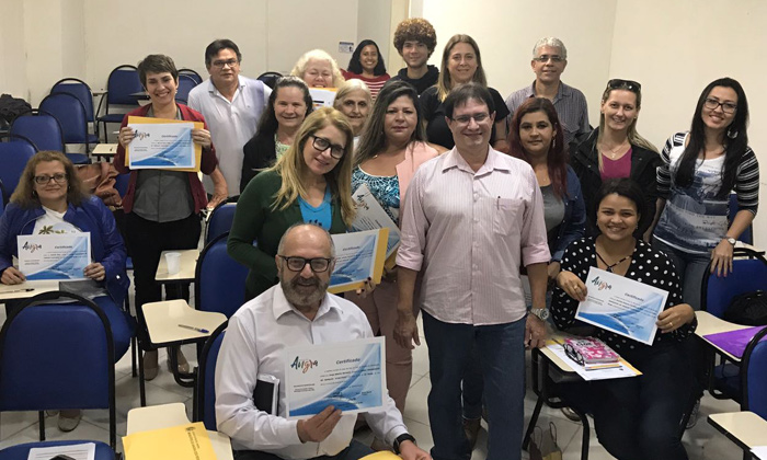 Capa da notícia: Servidores concluem curso sob o tema Organização no Trabalho