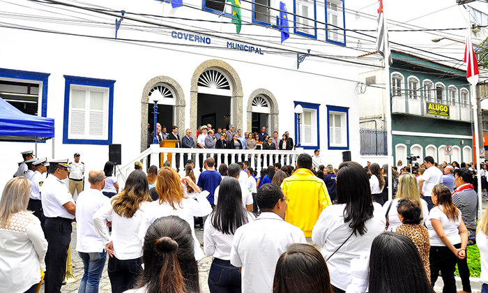 Capa da notícia: Aberta a Semana da Pátria em Angra
