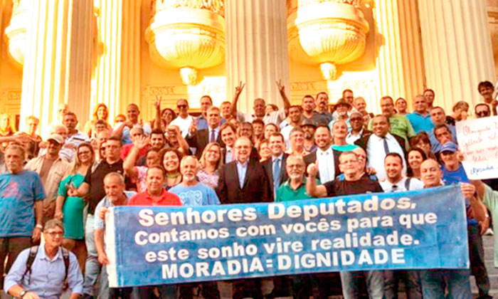 Capa da notícia: 150 famílias do Abraão têm moradia garantida