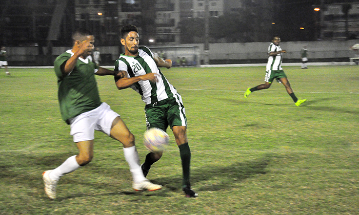 Capa da notícia: A bola rolou ontem pelo Campeonato de Futebol da Prefeitura