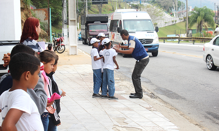Capa da notícia: Blitz educativas celebram a Semana do Trânsito em Angra