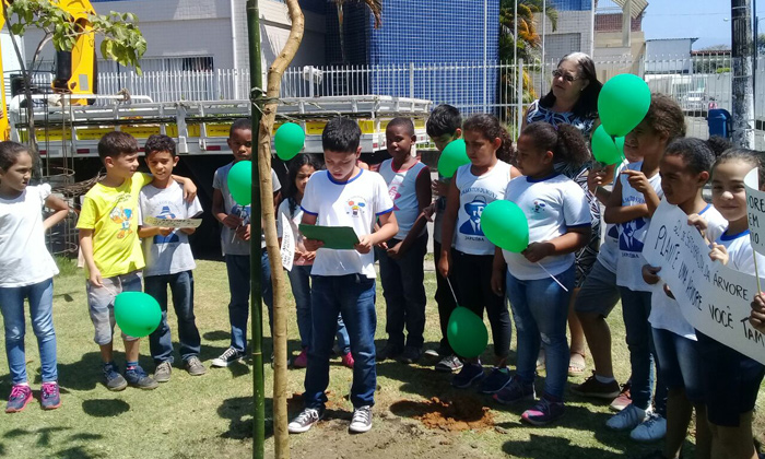 Capa da notícia: Dia da Árvore em Angra é celebrado com 50 plantios 