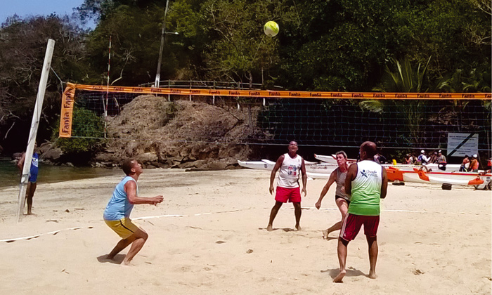 Capa da notícia: Torneio de Dupla de Vôlei Master na praia do Bonfim