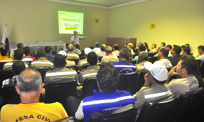 Capa da notícia: Curso para motoristas fecha Semana do Trânsito em Angra