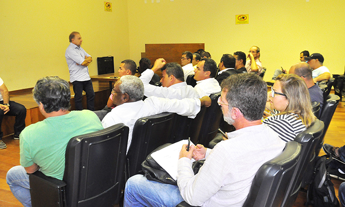 Capa da notícia: Prefeitura adere ao ato em defesa do emprego
