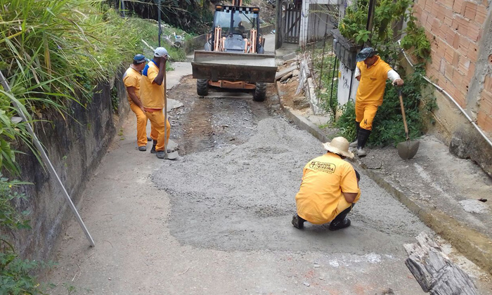 Capa da notícia: Agenda permanente de obras e manutenção nos bairros