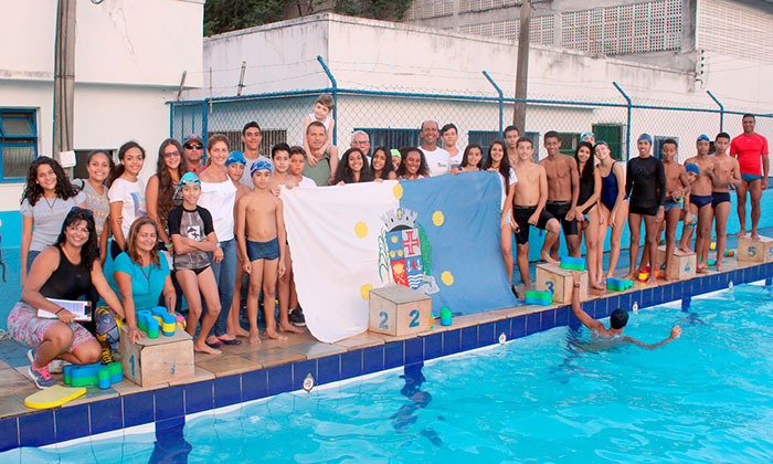 Capa da notícia: 35 jovens nadadores vão participar do Desafio Raia Rápida