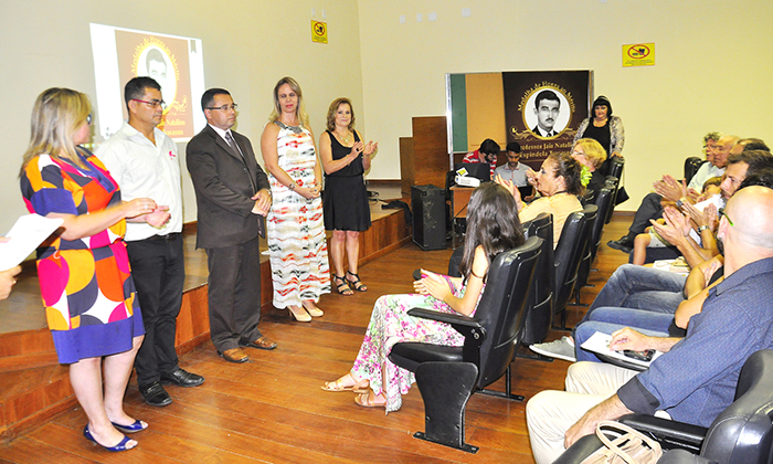Capa da notícia: Professores são homenageados com medalha Jair Travassos