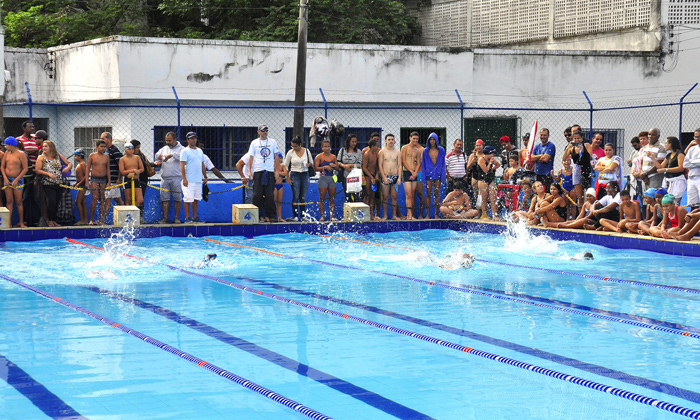 Capa da notícia: Sábado, 11, tem Festival de Natação na piscina do Ceav