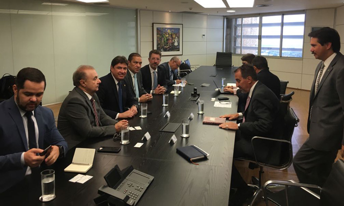 Capa da notícia: Prefeito vai a Brasília em busca de recursos
