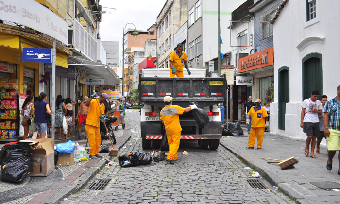 Capa da notícia: Licitação do lixo acontece no próximo dia 6