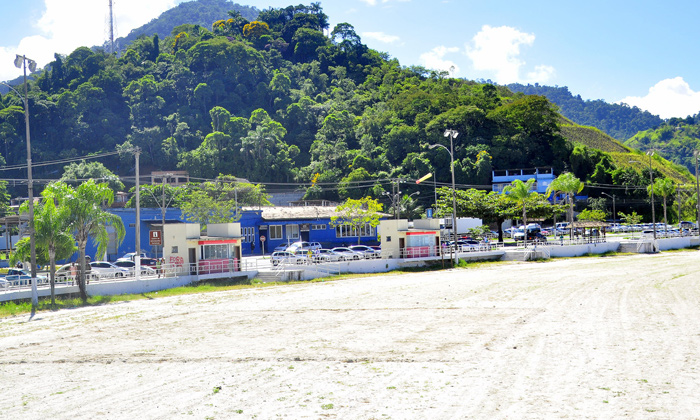 Capa da notícia: Aberta a concorrência dos quiosques da Praia do Anil
