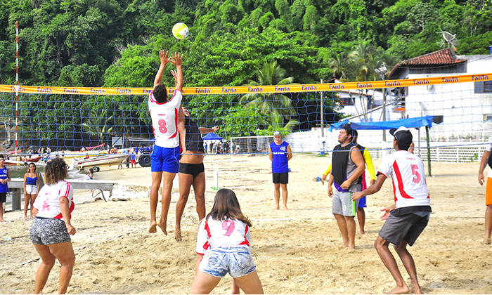 Capa da notícia: Canoagem, futevôlei e vôlei agitaram o domingo no Bonfim