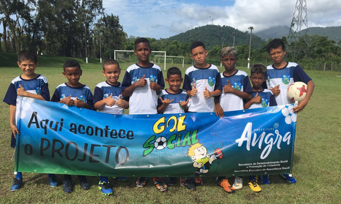 Capa da notícia: Alunos do Projeto Gol Social vencem jogo contra Fluminense