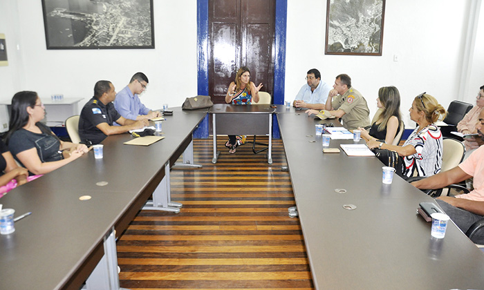 Capa da notícia: Reunião discute a assistência à população de rua