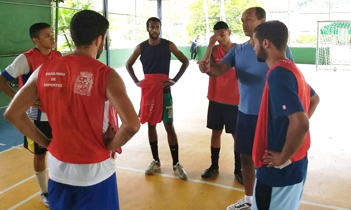 Capa da notícia: Angra enfrenta Barra Mansa no futsal amanhã, dia 17