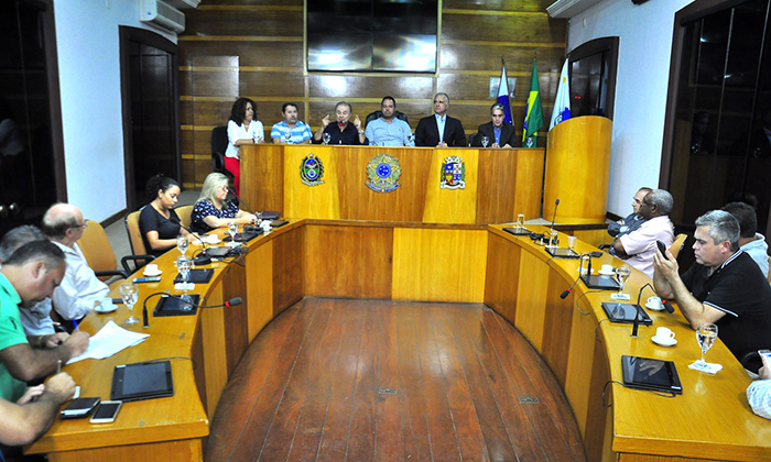 Capa da notícia: Angra sedia amplo debate sobre o Repetro