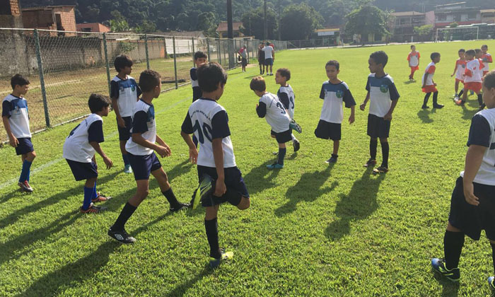Capa da notícia: Quatro alunos do Gol Social vão para o Fluminense