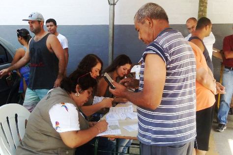 Capa da notícia: Saúde vacina contra a febre amarela no Parque Mambucaba