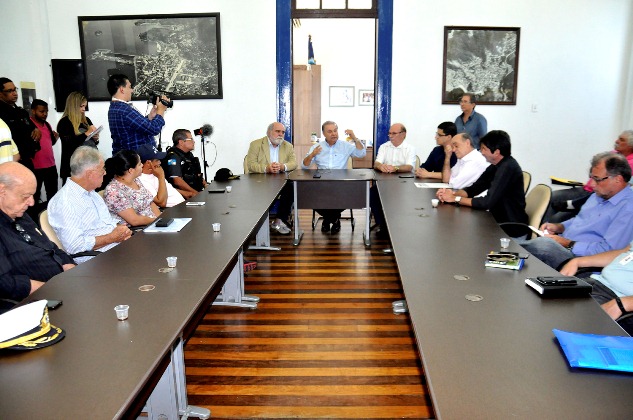 Capa da notícia: Disque-denúncia já é realidade em Angra