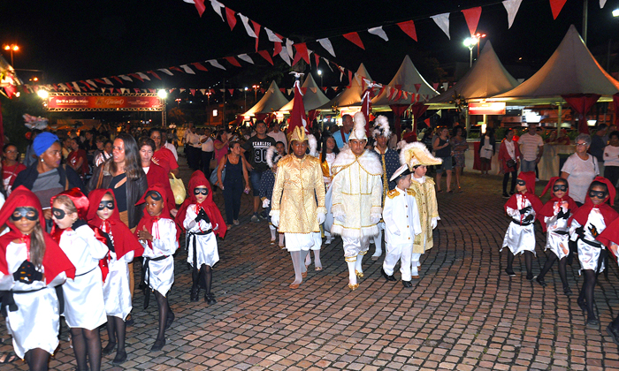 Capa da notícia: Festa do Divino movimentou Angra durante 10 dias