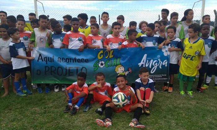 Capa da notícia: Alunos do Gol Social participam de amistosos