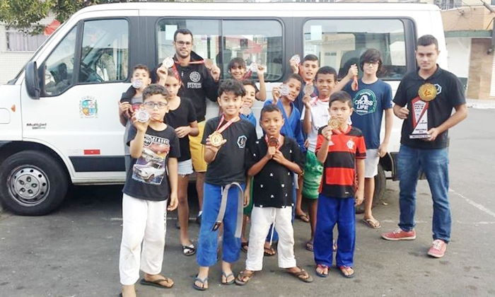 Capa da notícia: Equipe de judô de Angra conquista  medalhas em Resende
