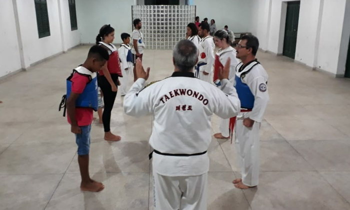 Capa da notícia: Aulas de taekwondo são oferecidas no Abraão