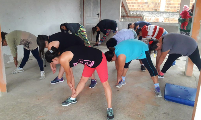 Capa da notícia: Começam aulas de zumba e ginástica no Morro da Glória II