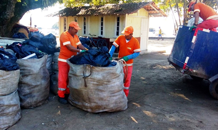 Capa da notícia: Coleta de lixo na Vila do Abraão passa por adequação