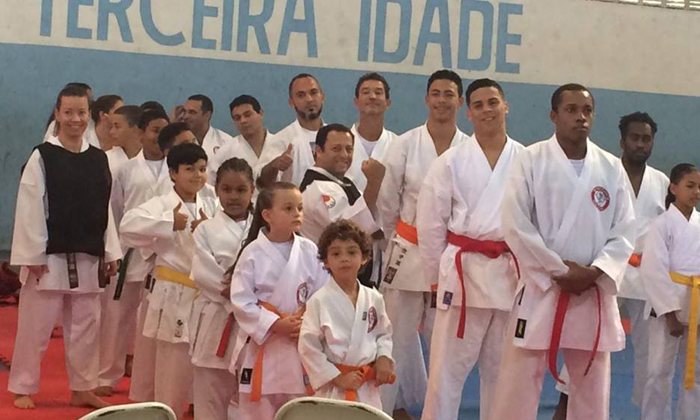 Capa da notícia: Caratecas de Angra se destacam em competição em Magé