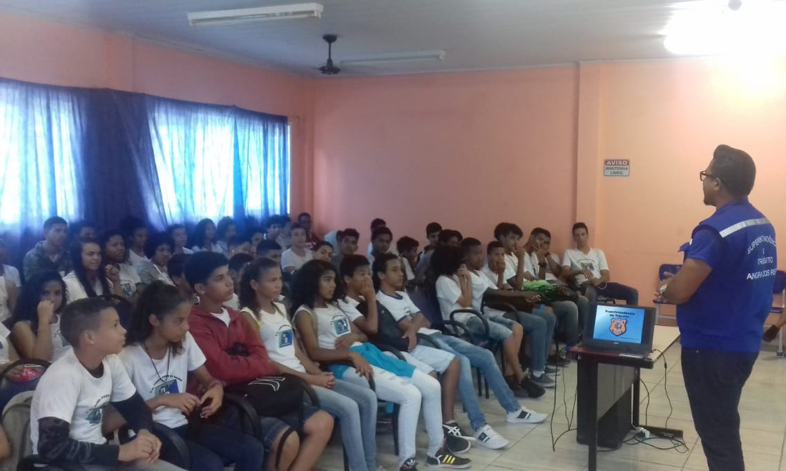 Capa da notícia: Alunos do município participam  de palestra sobre segurança