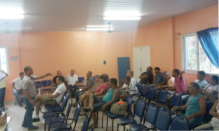 Capa da notícia: Reunião discute obra de pavimentação no Bracuí