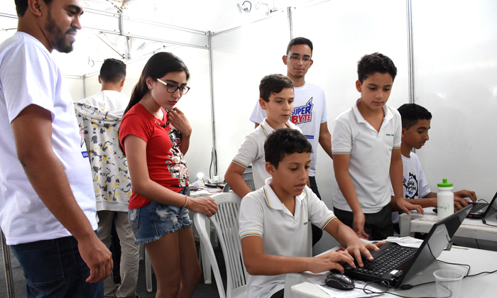 Capa da notícia: Feira apresenta novidades nas áreas de ciência e tecnologia 