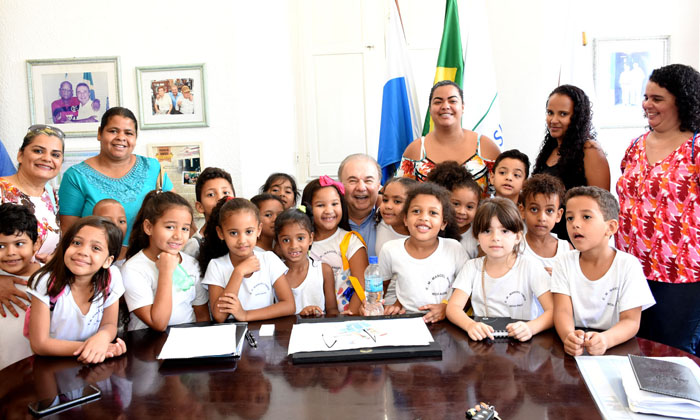 Capa da notícia: Alunos visitam a sede da Prefeitura